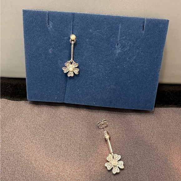 Avon - Floral Rhinestone Necklace and Earrings - Picture 8 of 12